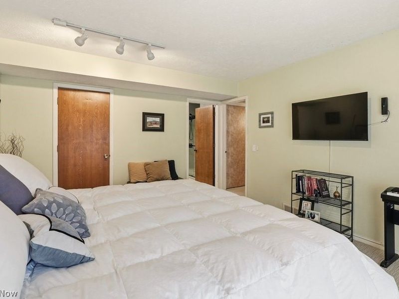 17833 Cliffside Drive, Strongsville, OH 44136 Photo 31