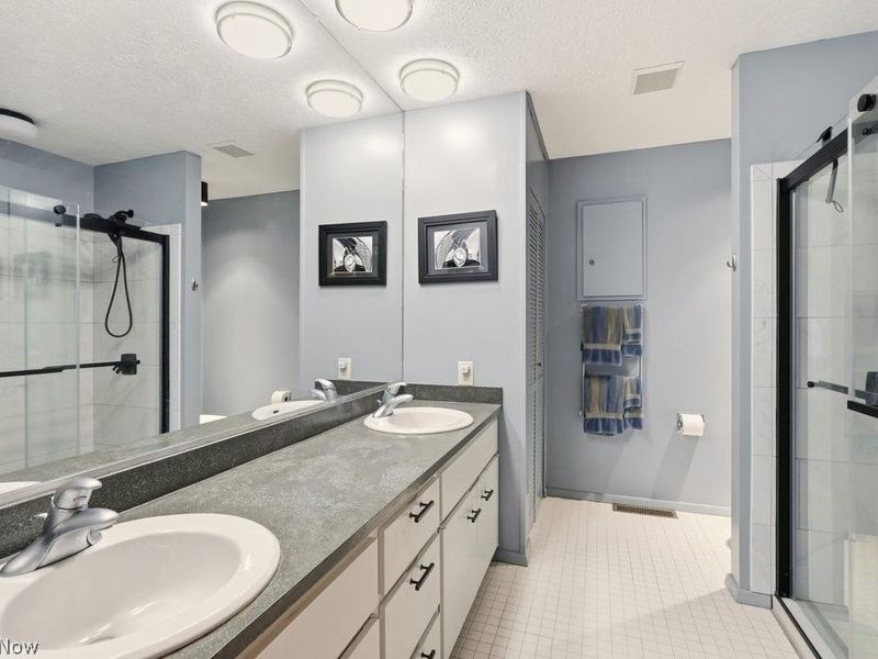 17833 Cliffside Drive, Strongsville, OH 44136 Photo 32