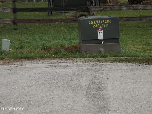 148 AUGGIE BELLE Lane, Speedwell, TN 37870