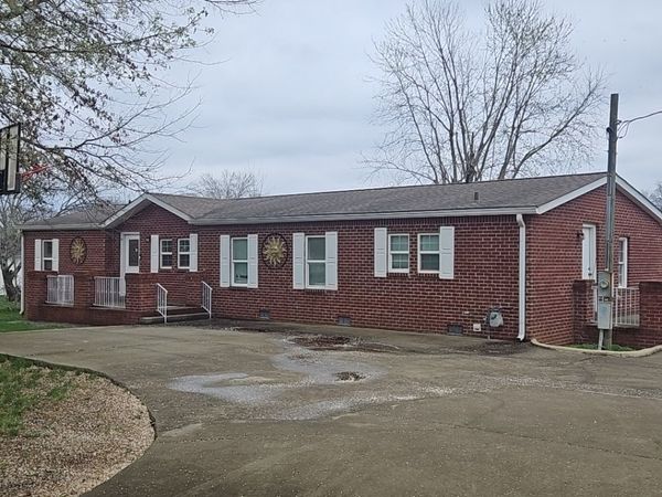 1011 Liberty Cir, White Bluff, TN 37187