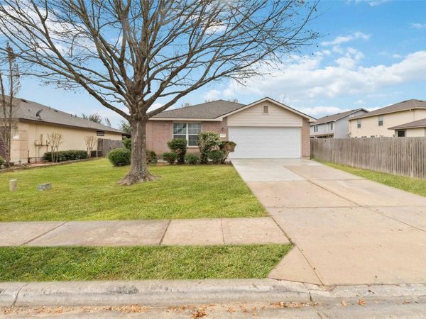 18320 Maxa DR , Manor, TX 78653