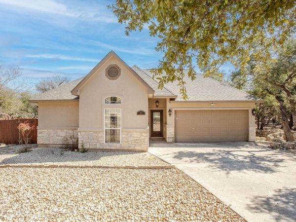 51 Long Bow LN, Wimberley, TX 78676