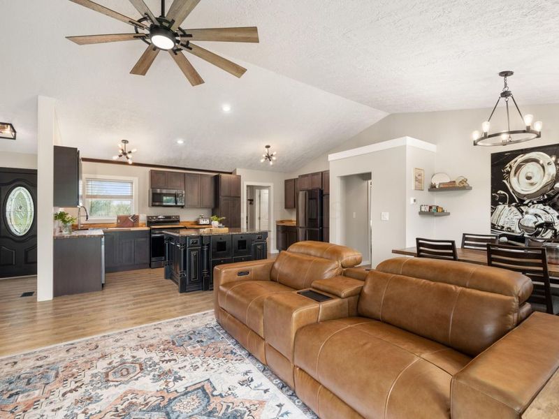 282 Candlewood Boulevard, Unit Unit 2, Mount Gilead, OH 43338 Photo 4