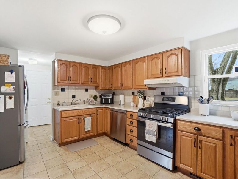 417 Revere Court , Columbus, OH 43228 Photo 6