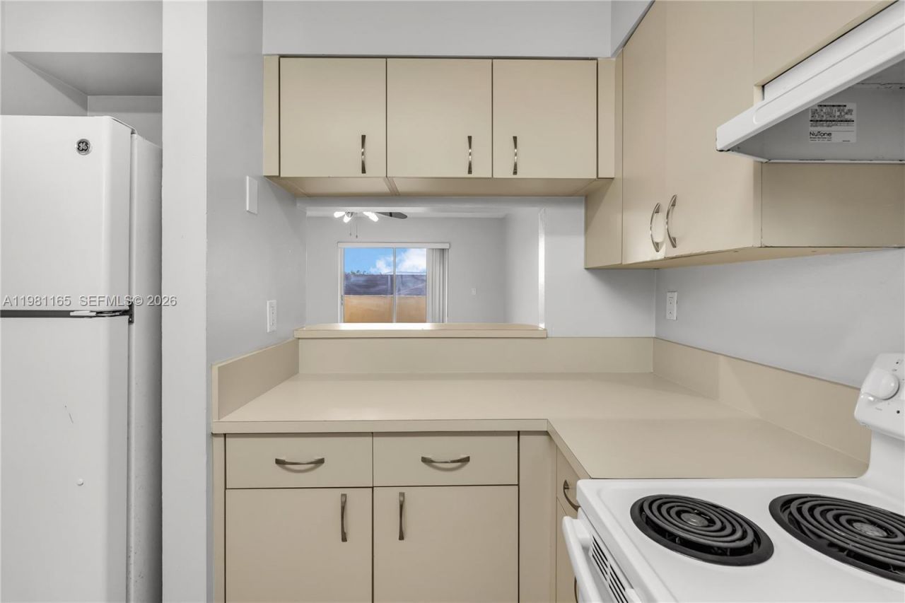 14961 SW 82nd Ln , Unit 21-402, Miami, FL 33193 Photo