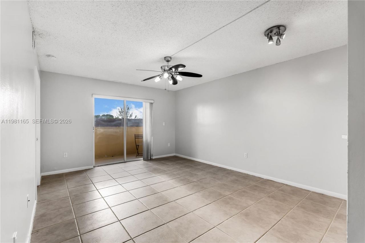 14961 SW 82nd Ln , Unit 21-402, Miami, FL 33193 Photo