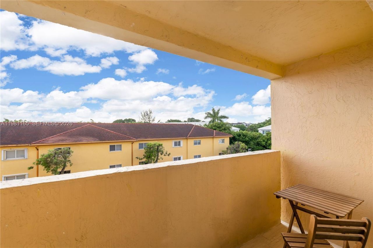 14961 SW 82nd Ln , Unit 21-402, Miami, FL 33193 Photo