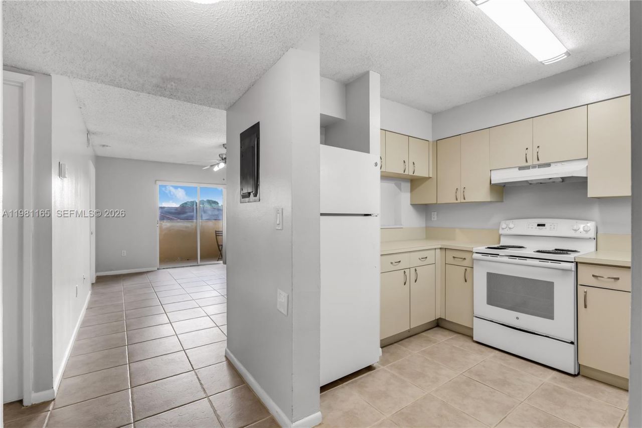 14961 SW 82nd Ln , Unit 21-402, Miami, FL 33193 Photo
