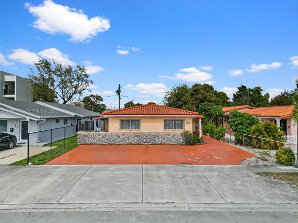 27 E 12th St , Hialeah, FL 33010