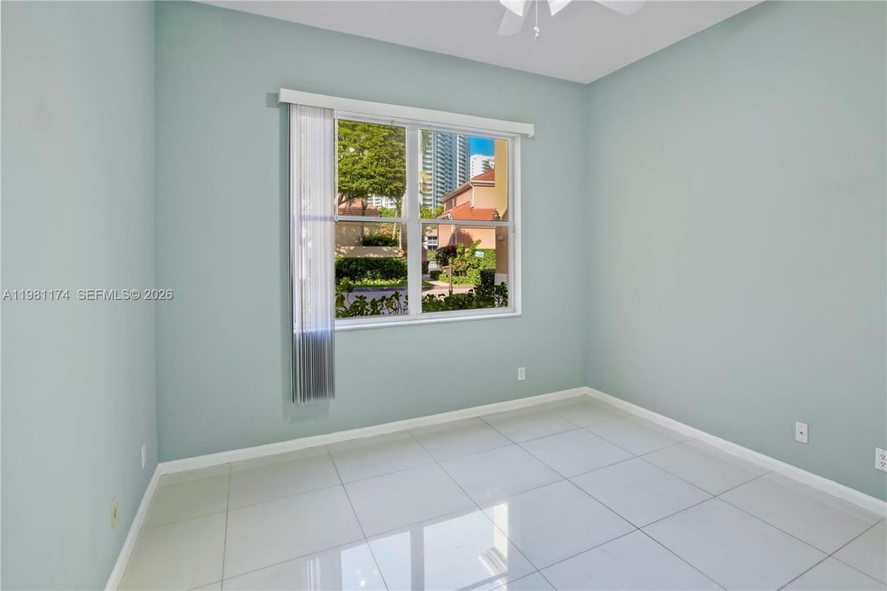 3728 NE 208th Ter , Aventura, FL 33180 Photo
