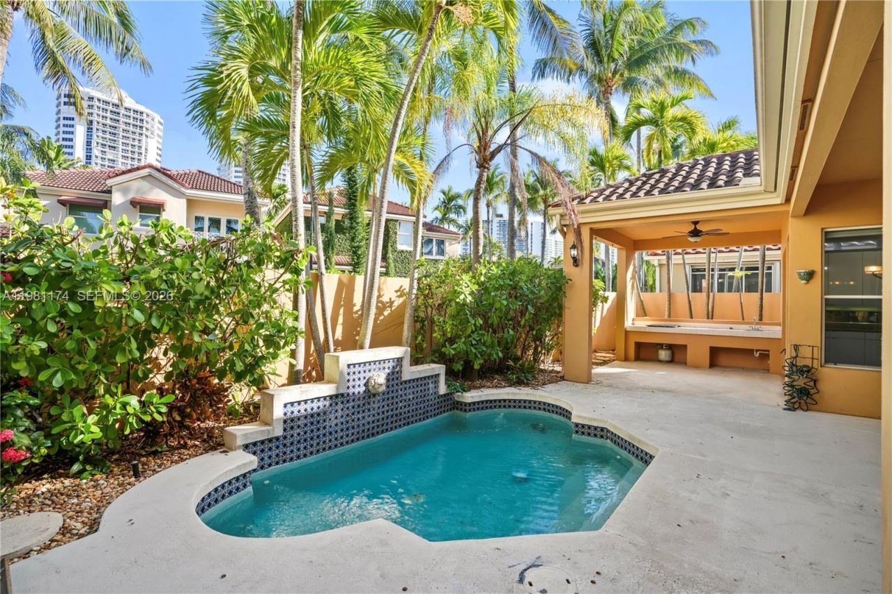 3728 NE 208th Ter , Aventura, FL 33180 Photo