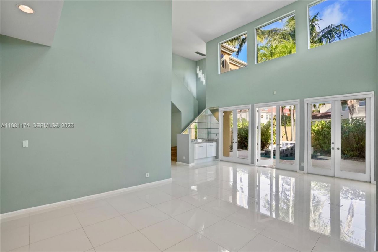 3728 NE 208th Ter , Aventura, FL 33180 Photo