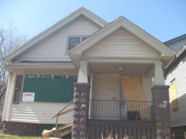 2553 N 35th STREET, Milwaukee, WI 53210