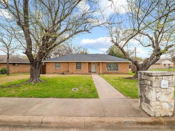 422 Brookview Drive , DeSoto, TX 75115
