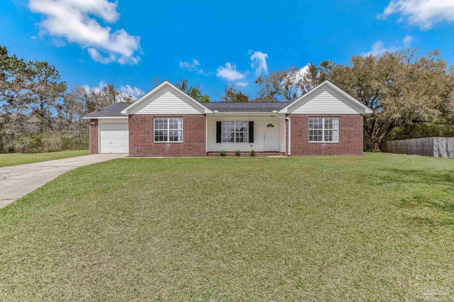 902 Heathrow Dr, Cantonment, FL 32533 Main Photo