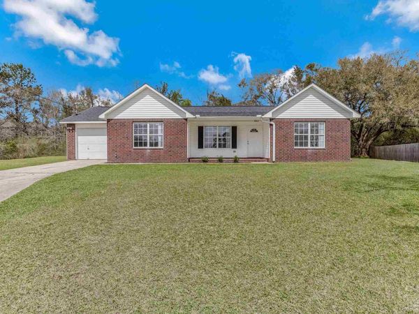 902 Heathrow Dr, Cantonment, FL 32533