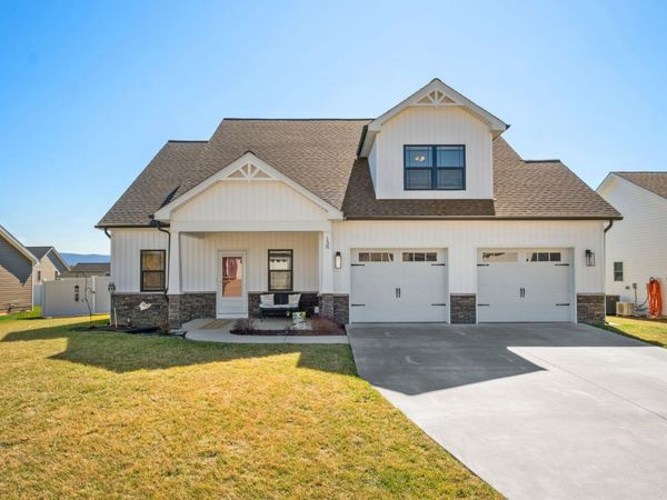 138 LINDBURGH DR, WAYNESBORO, VA 22980