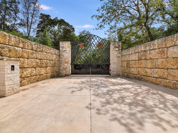 2187 Highway 290 E, McDade, TX 78650