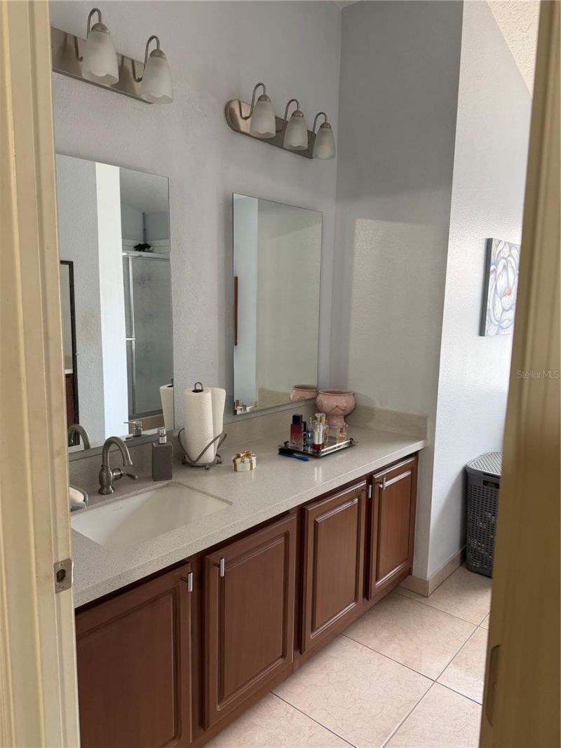 5033 Foxcroft Court , Orlando, FL 32808 Photo