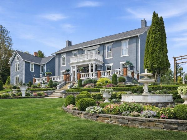 284 N Kennebec Avenue , Mcconnelsville, OH 43756