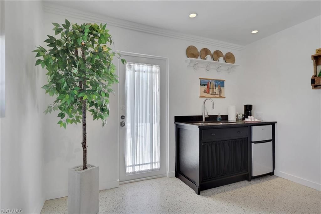1290 Venetian Way, Naples, FL 34110 Photo
