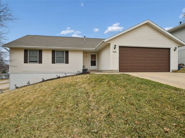 1616 Hamer Drive NW, Cedar Rapids, IA 52405