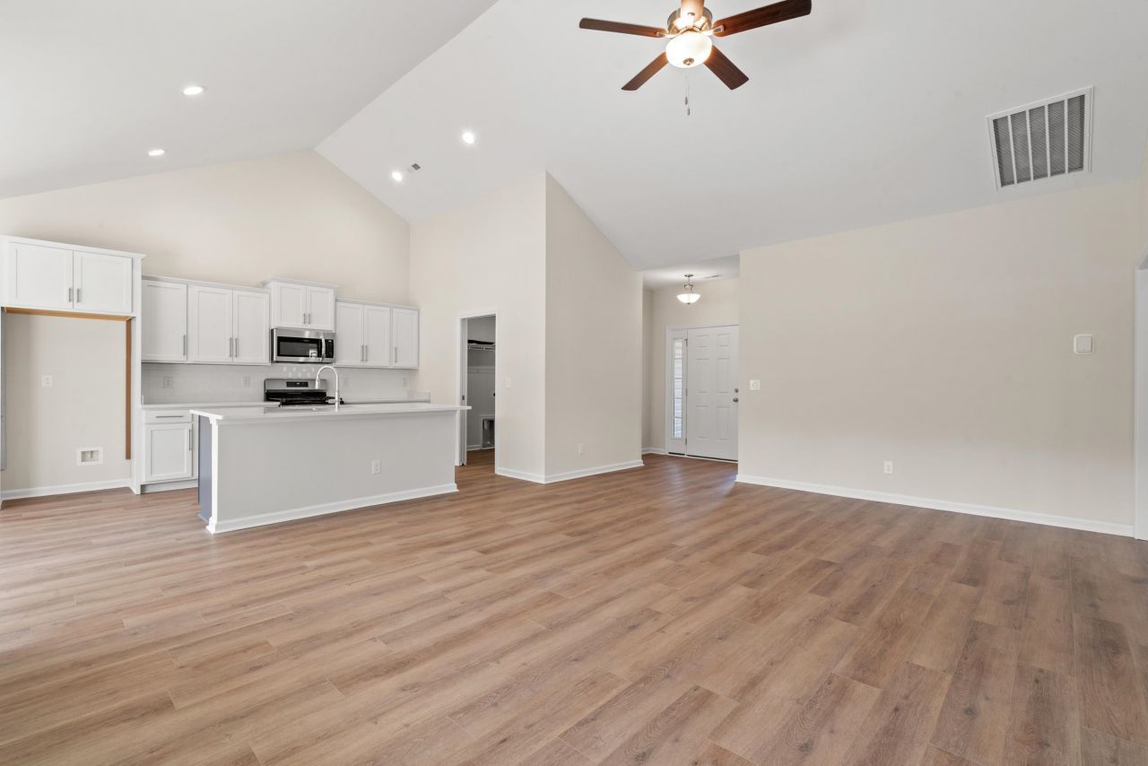 952 Woodside Dr. Photo 4