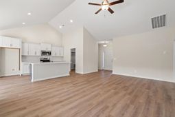 952 Woodside Dr. photo 4