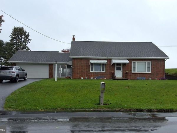 130 FAIRLAND ROAD, LITITZ, PA 17543