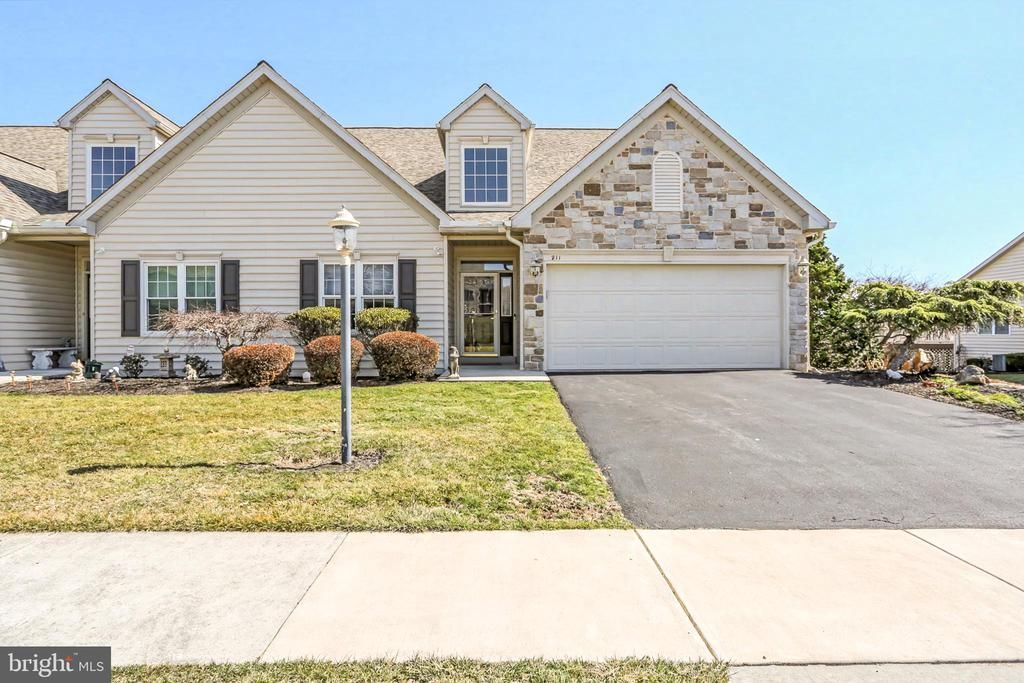 211 Brookridge Court, Harrisburg, PA 17112 Main Photo