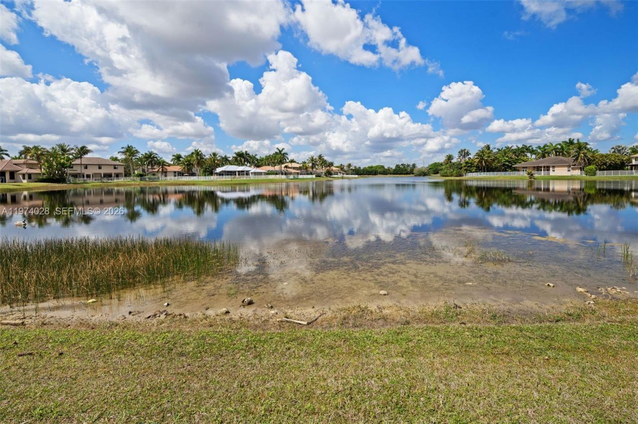 1537 Victoria Isle Way , Weston, FL 33327 Photo