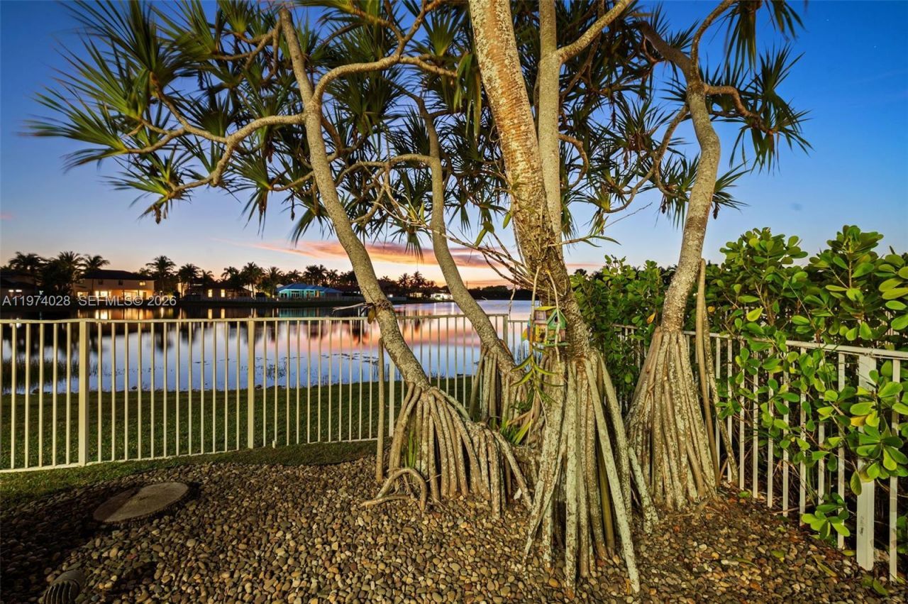 1537 Victoria Isle Way , Weston, FL 33327 Photo