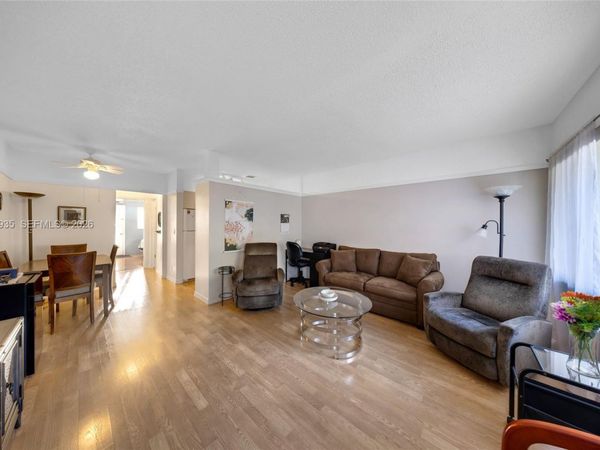 900 SW 10th Ter , Unit 8S, Hallandale Beach, FL 33009