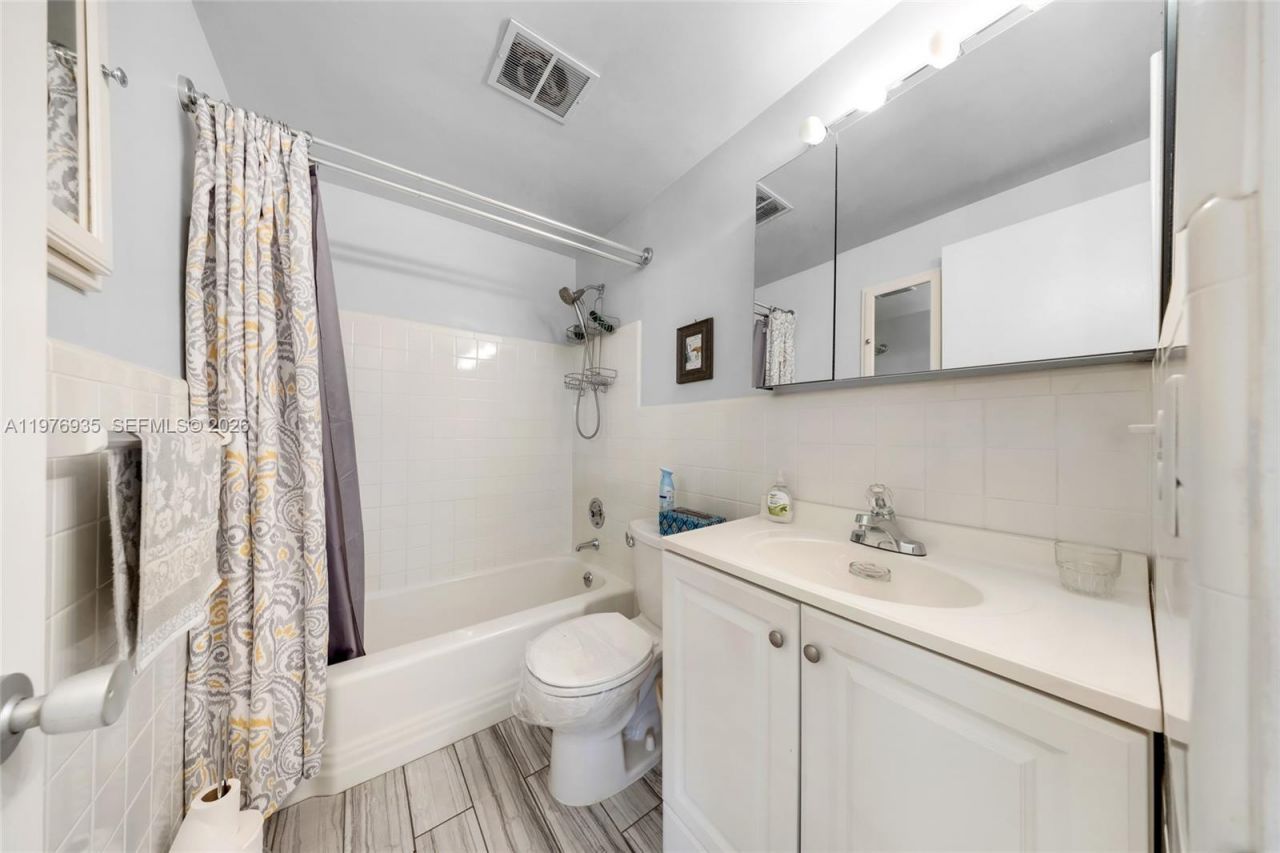 900 SW 10th Ter , Unit 8S, Hallandale Beach, FL 33009 Photo