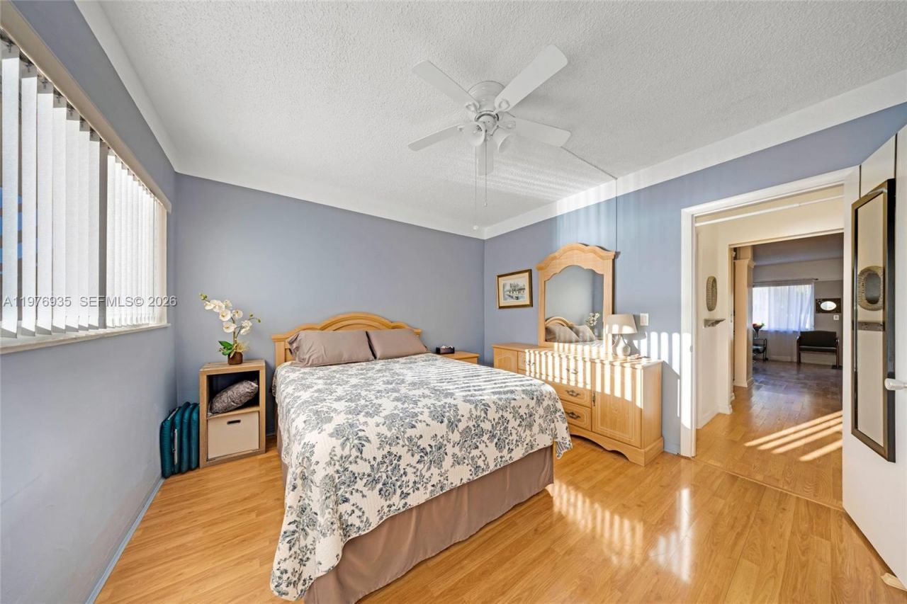 900 SW 10th Ter , Unit 8S, Hallandale Beach, FL 33009 Photo