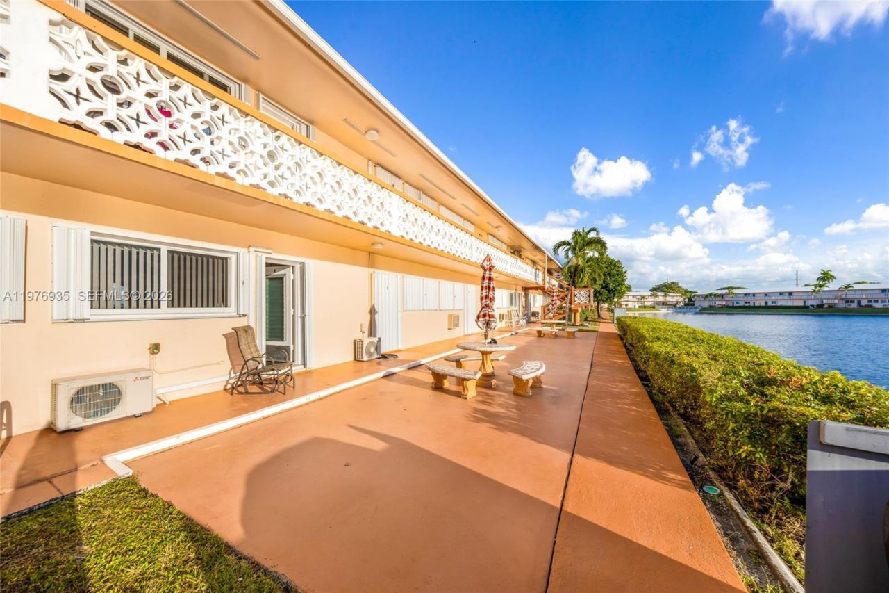 900 SW 10th Ter , Unit 8S, Hallandale Beach, FL 33009 Photo