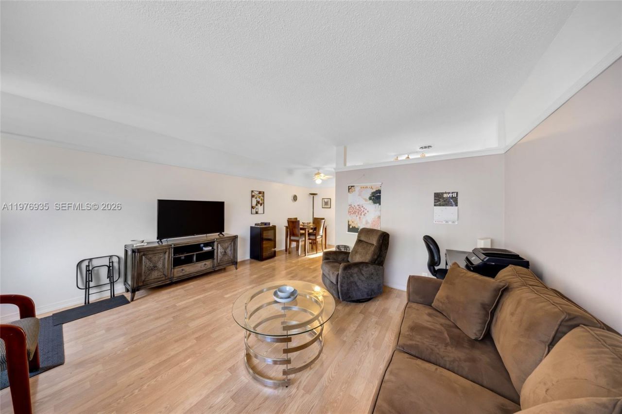 900 SW 10th Ter , Unit 8S, Hallandale Beach, FL 33009 Photo