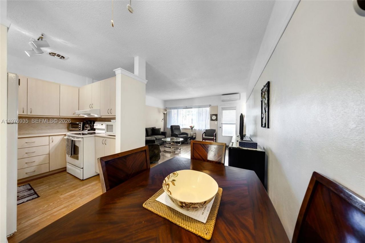 900 SW 10th Ter , Unit 8S, Hallandale Beach, FL 33009 Photo