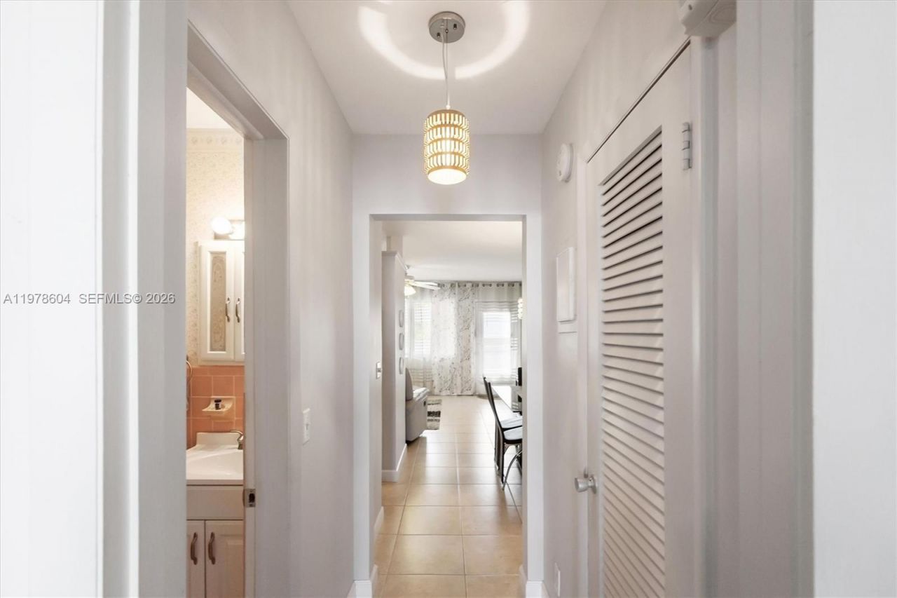 1050 SW 11th St , Unit 16L, Hallandale Beach, FL 33009 Photo