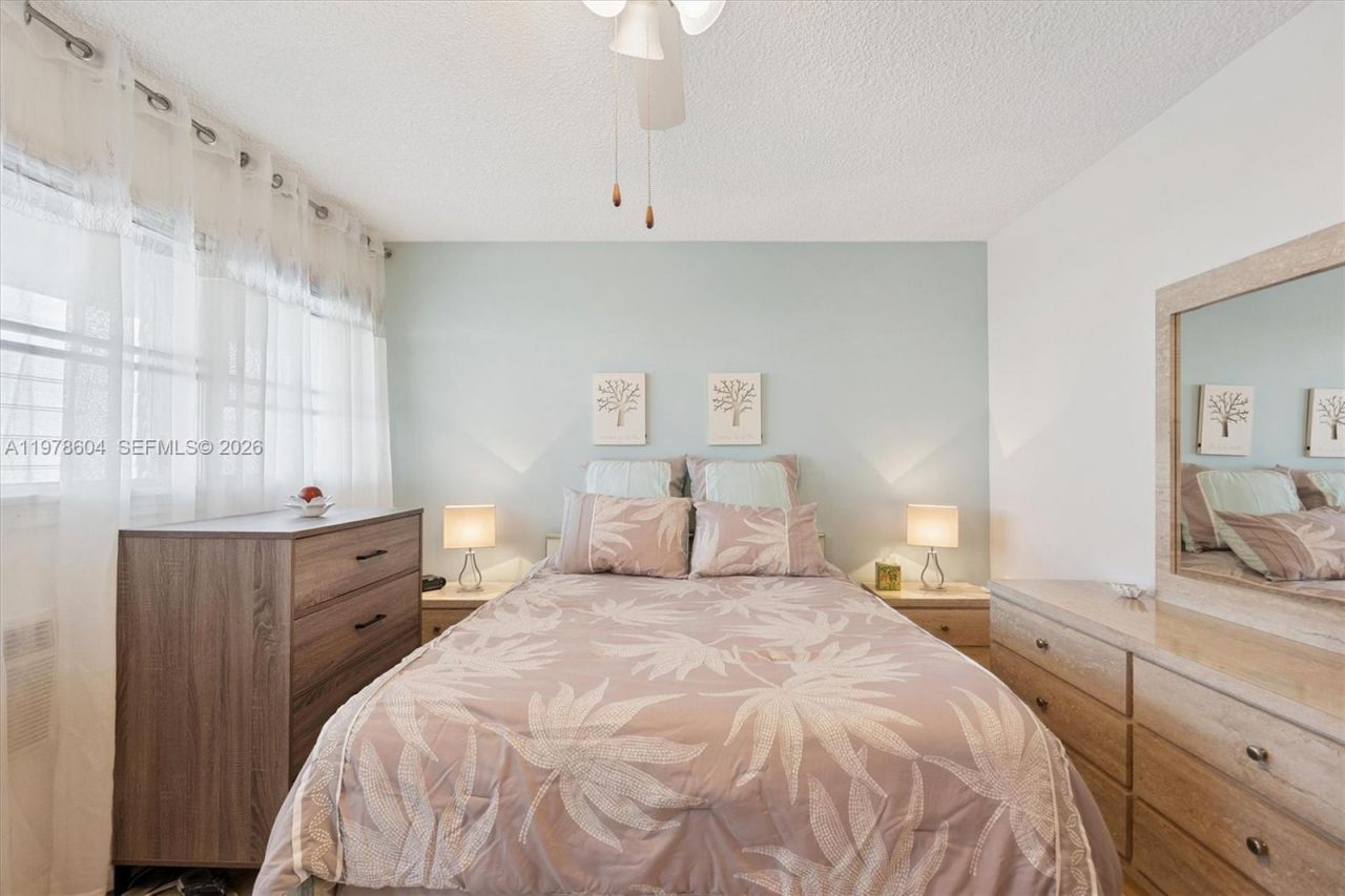 1050 SW 11th St , Unit 16L, Hallandale Beach, FL 33009 Photo