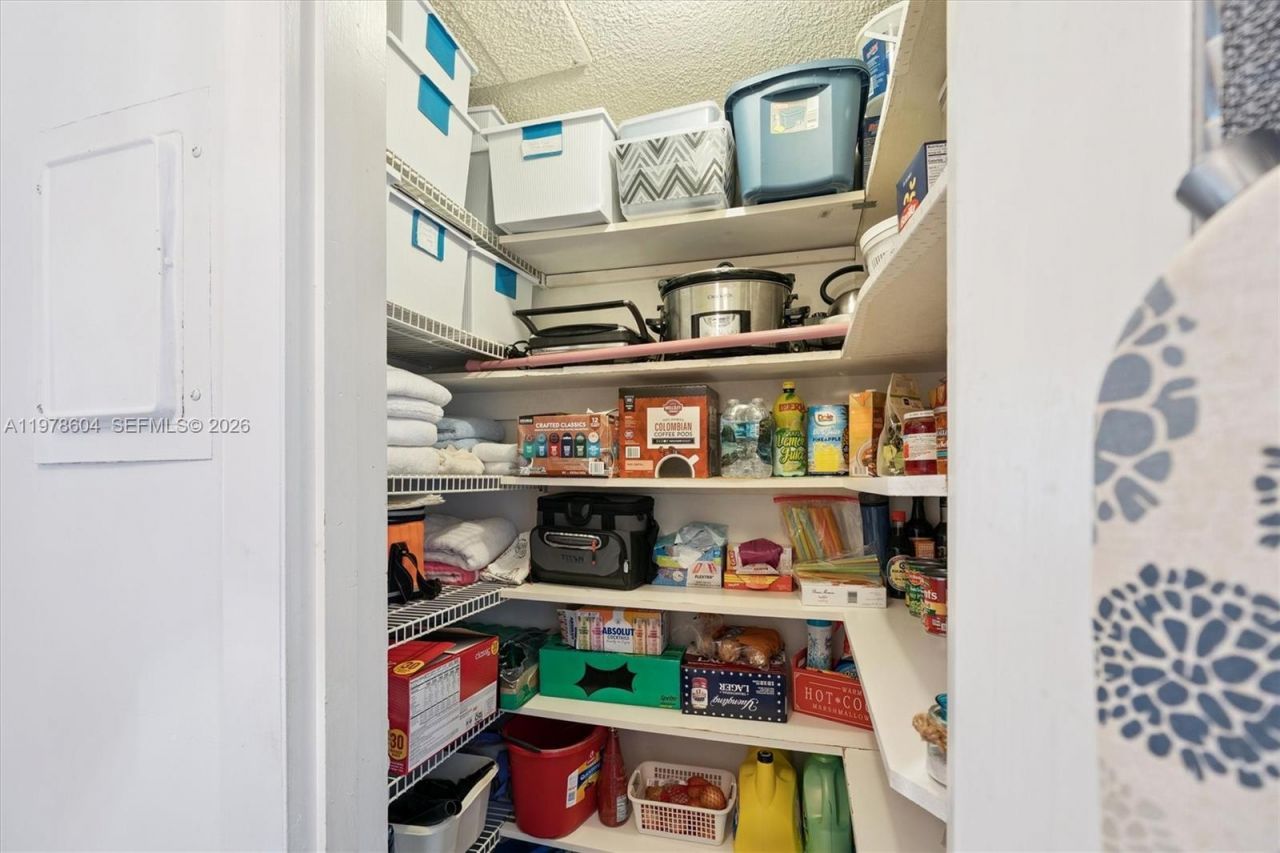 1050 SW 11th St , Unit 16L, Hallandale Beach, FL 33009 Photo