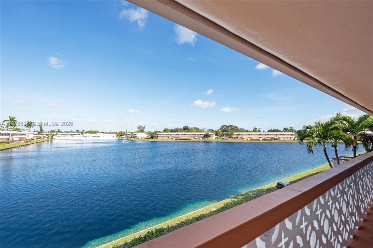 1050 SW 11th St , Unit 16L, Hallandale Beach, FL 33009 Photo