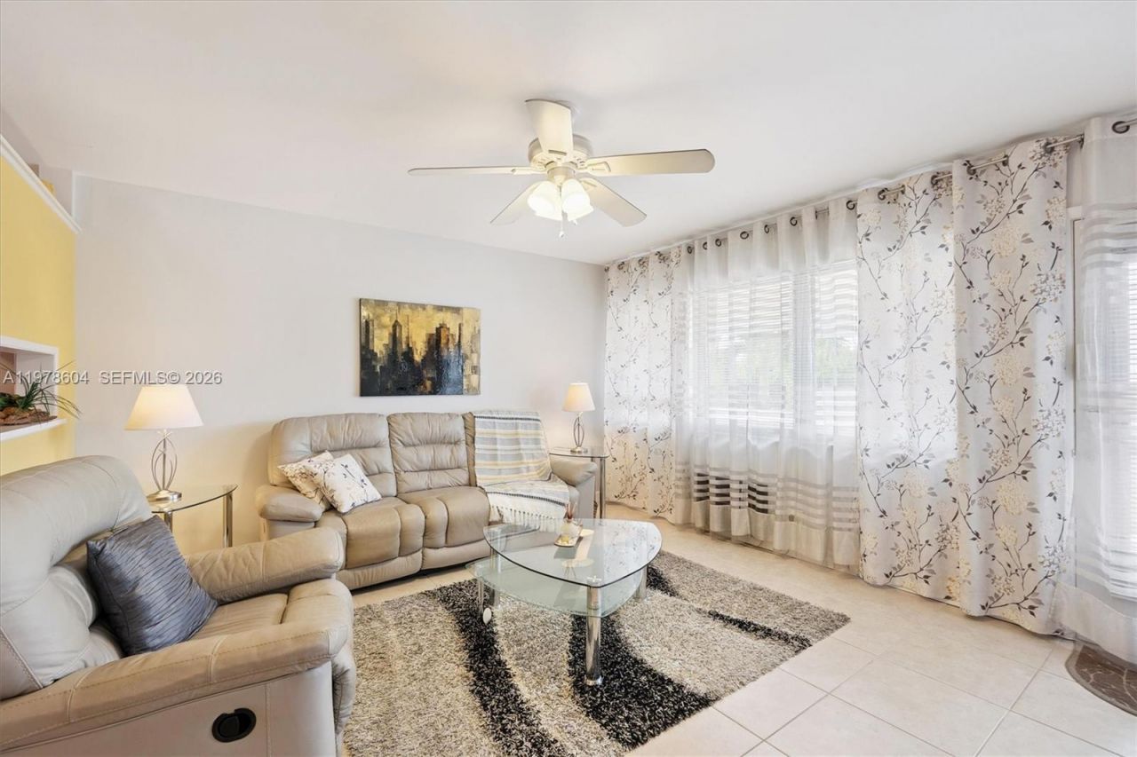 1050 SW 11th St , Unit 16L, Hallandale Beach, FL 33009 Photo