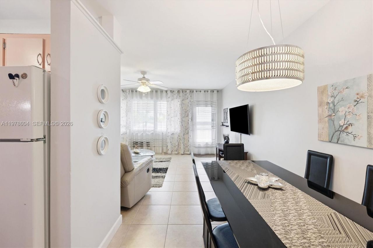 1050 SW 11th St , Unit 16L, Hallandale Beach, FL 33009 Photo