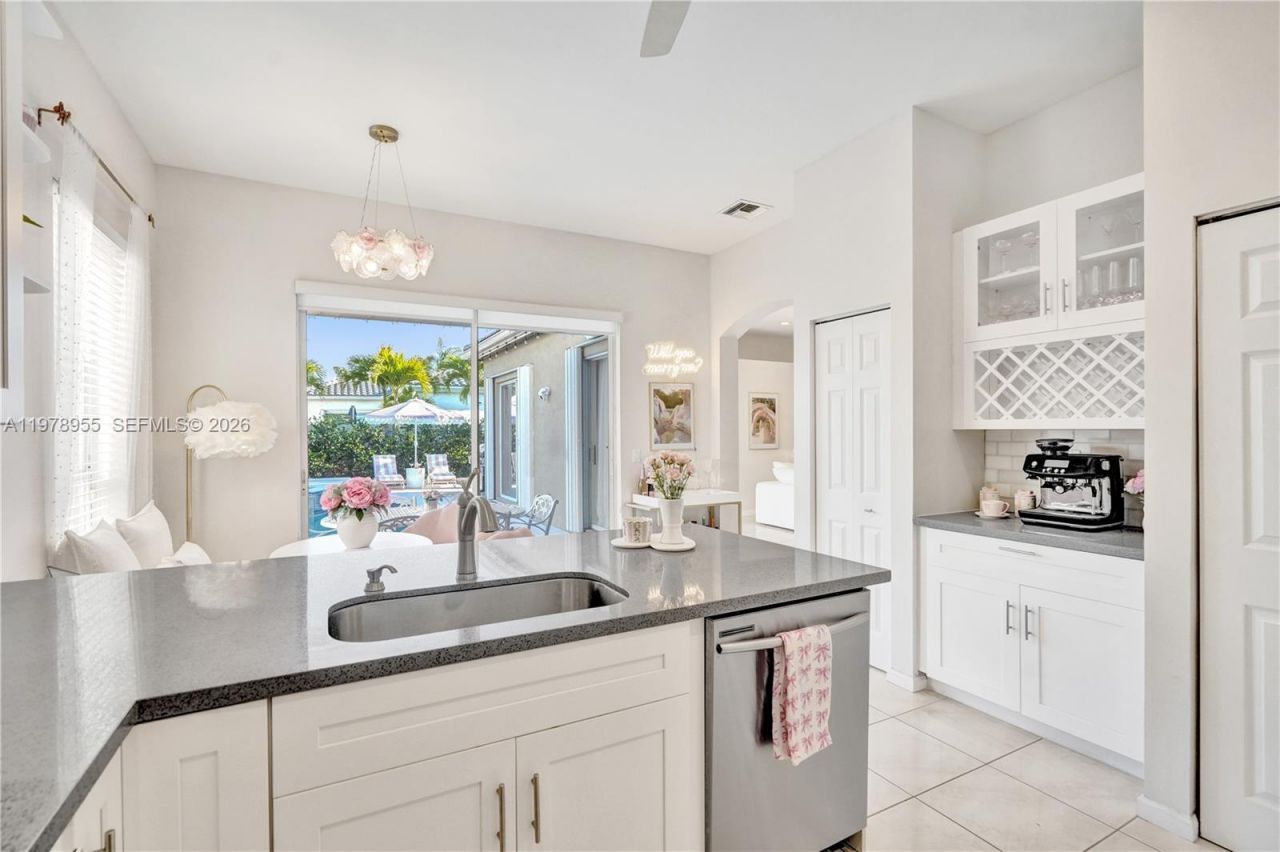 6928 NW 33rd St , Margate, FL 33063 Photo