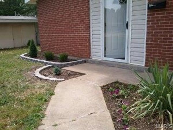 8501 Midwood Avenue , Berkeley, MO 63134