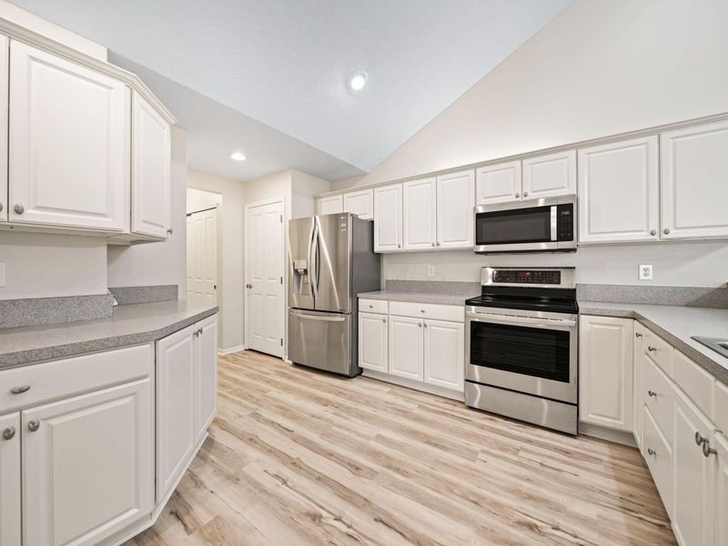 225 Stonegate Loop, Unit 225, Pataskala, OH 43062 Photo 10