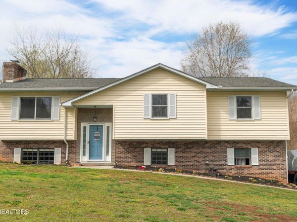 3102 Fairoaks Drive, Maryville, TN 37803