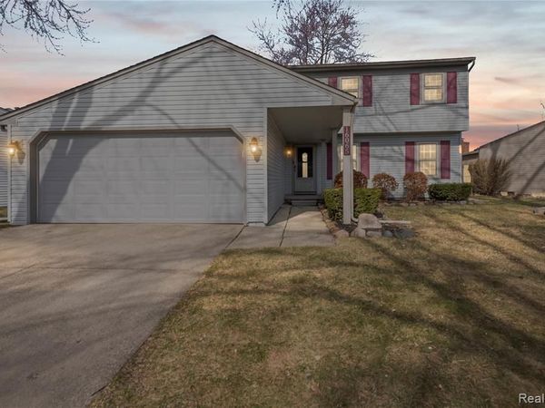 16065 Touraine Drive, Clinton Twp, MI 48038
