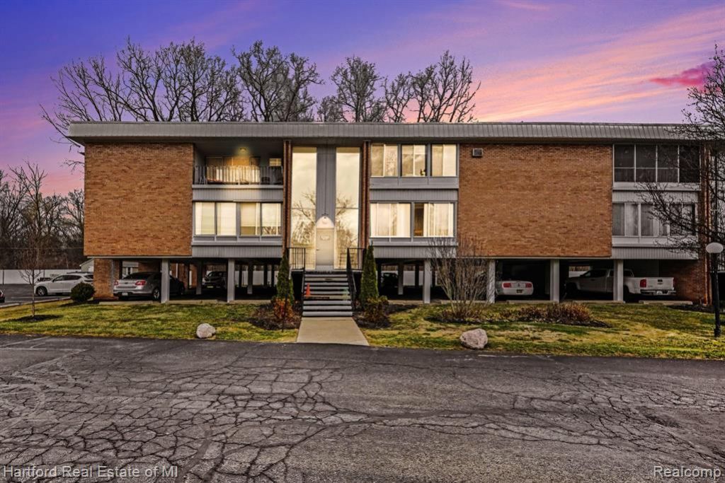 32060 Grand River Avenue, Farmington, MI 48336 Main Photo